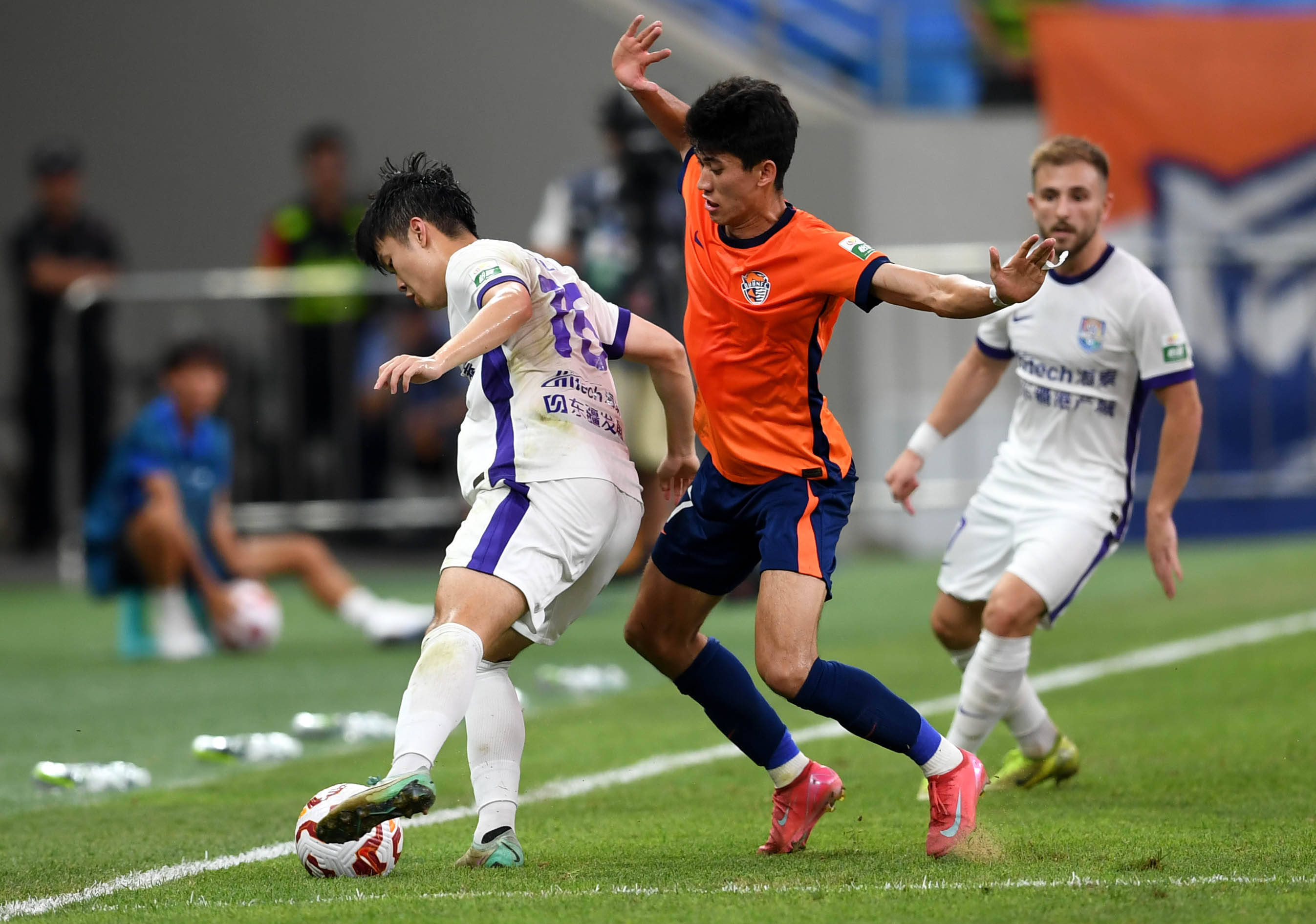 英媒纷纷报 英媒纷纷报